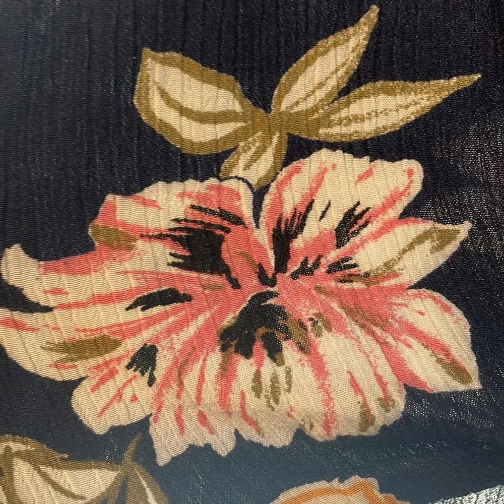 Floral top - Picture 2 of 2